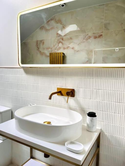 Harbourside Haven - Stylish Retreat In Hotwell - Free Parking Apartment Бристол Екстериор снимка